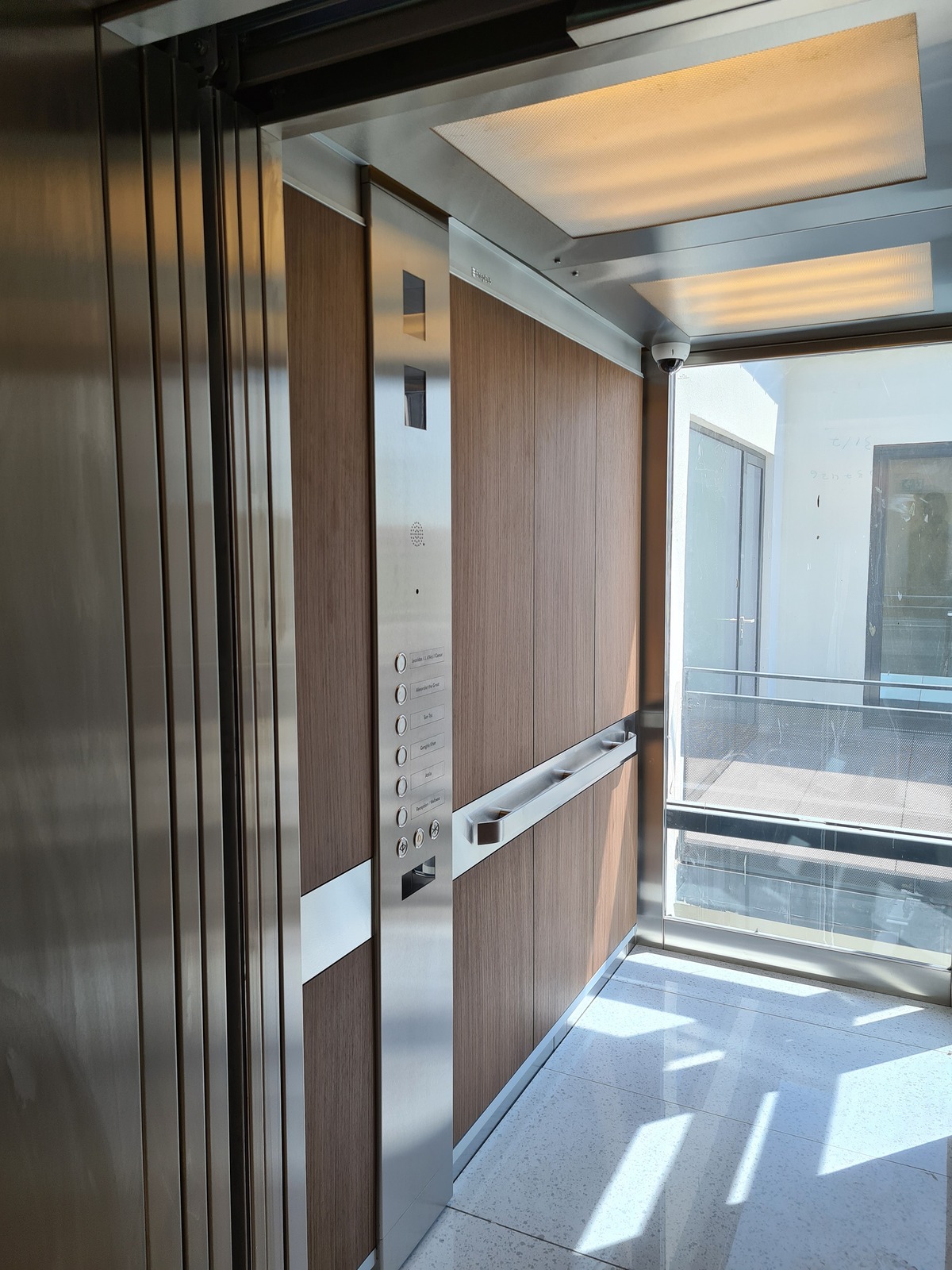 Egyedi kabin – tikfa üveg kombináció